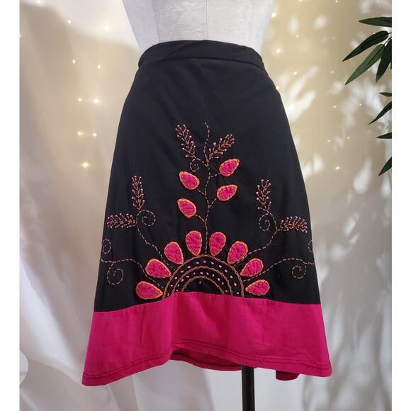 Leopards & Roses Embroidered Floral Pull On Skirt Size M Folk Cottage Boho Nepal - Picture 1 of 6